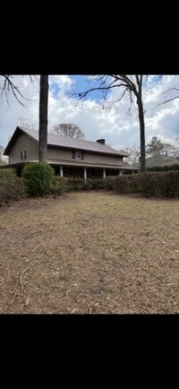 Building Photo - 425 Lakewood Dr