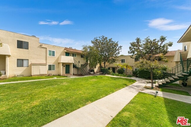 Building Photo - 6481 Kanan Dume Rd