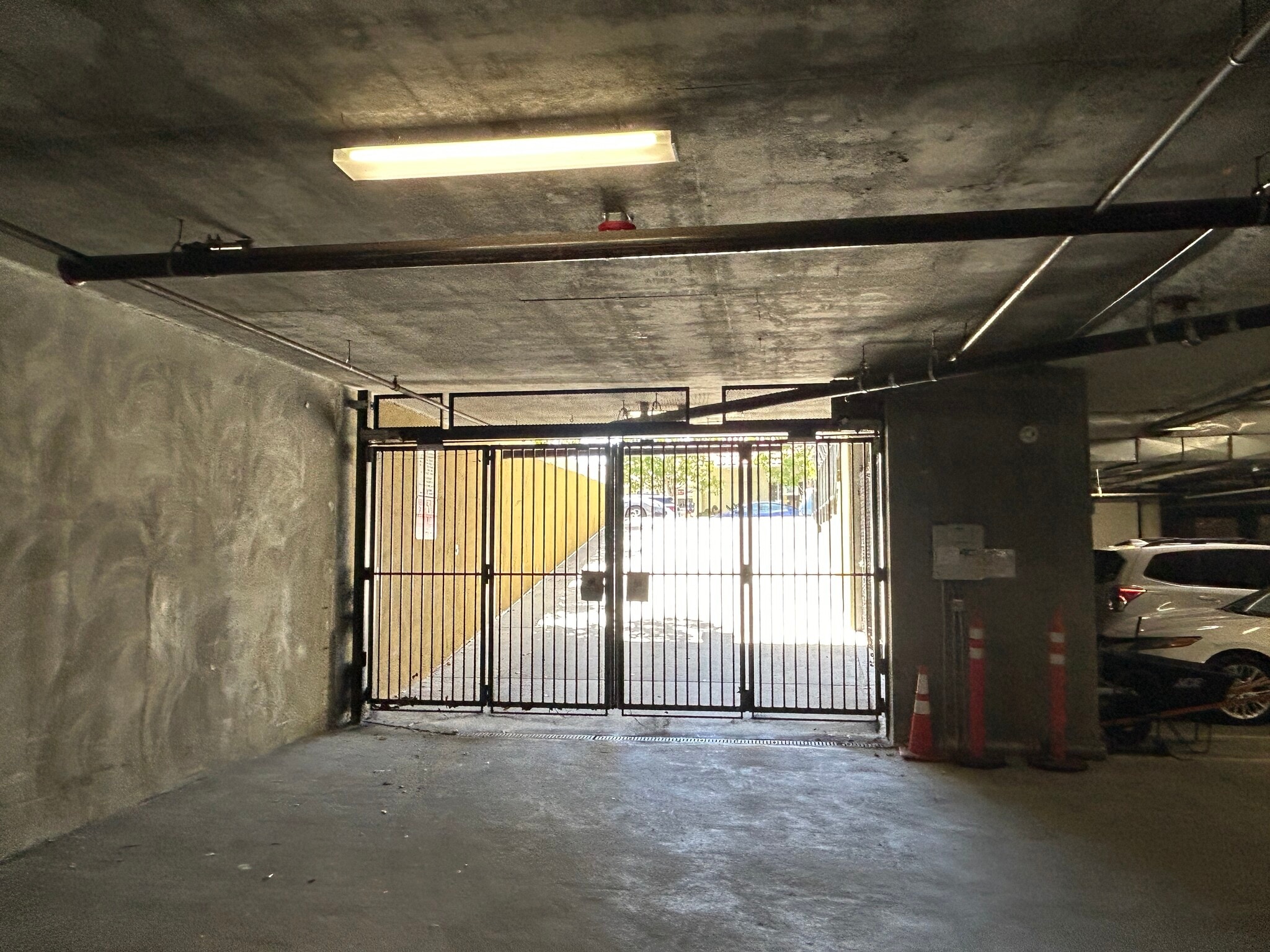 Secure garage - 190 Walnut Ave