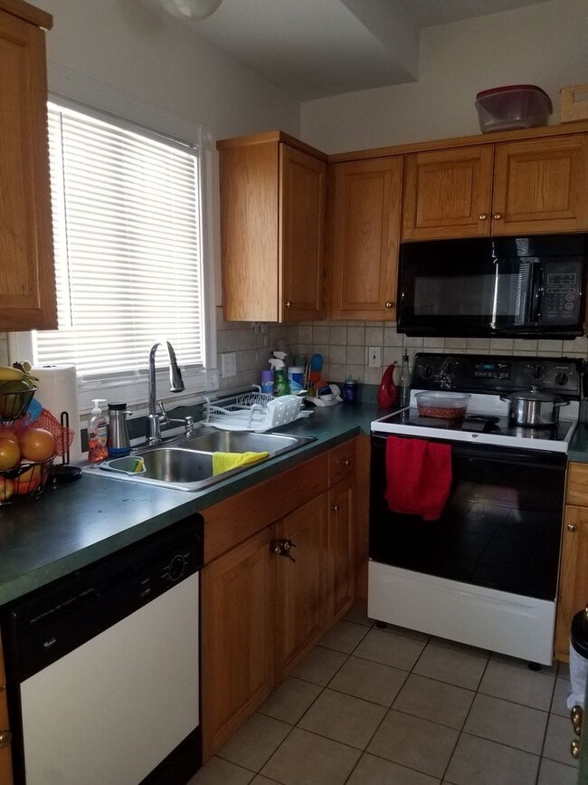 Building Photo - Available in Colchester