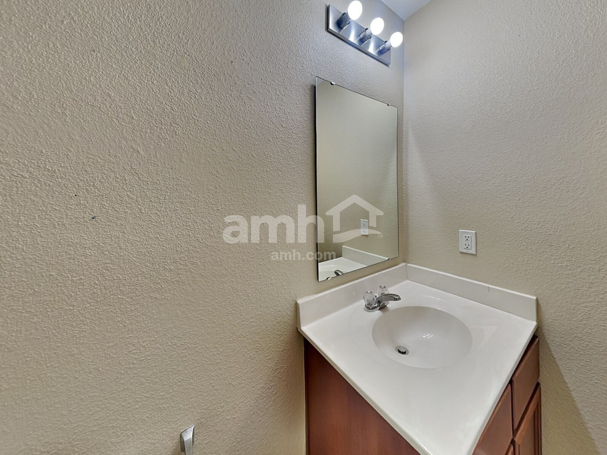 Building Photo - 1622 Carriage Cir