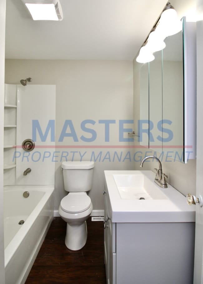 Building Photo - Three bedroom with 1 and a half bath tradi...