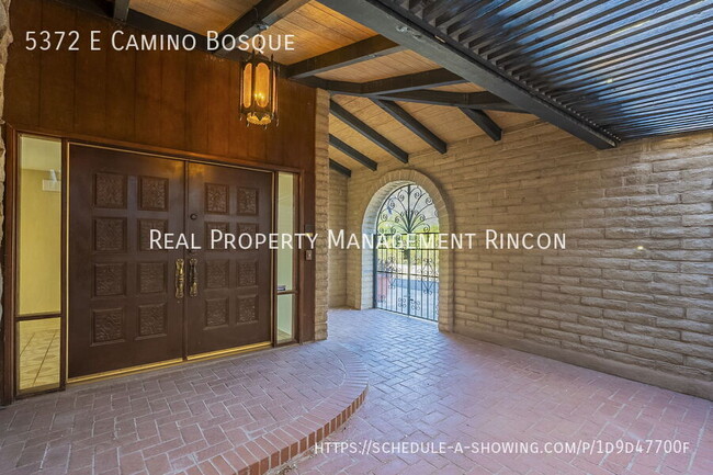 Building Photo - Location! Quintessential Tucson Classic is...