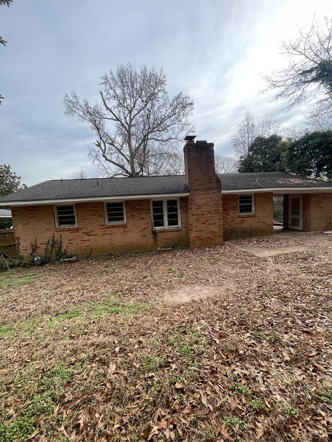 Building Photo - 3 bedroom 1.5 Bathroom