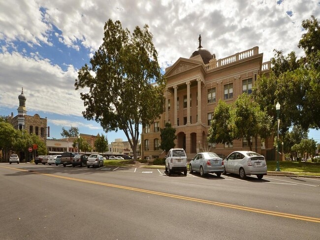 Building Photo - 1200 Brendon Lee Lane