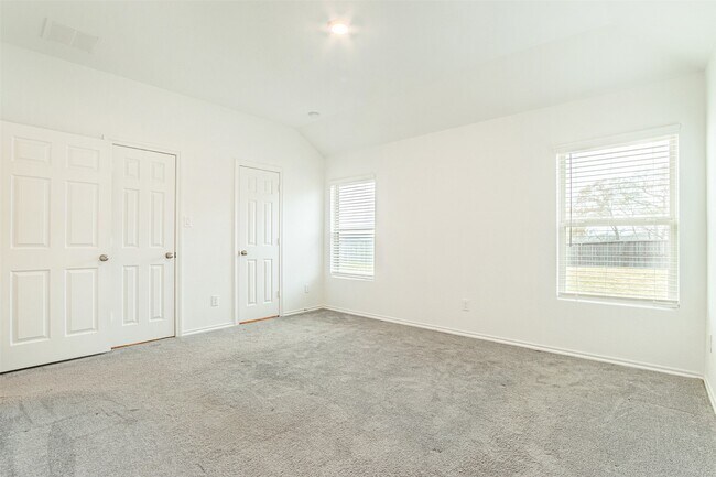 Building Photo - 5402 Logan Dale Dr