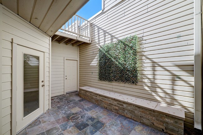 Building Photo - 4311 Westheimer Rd