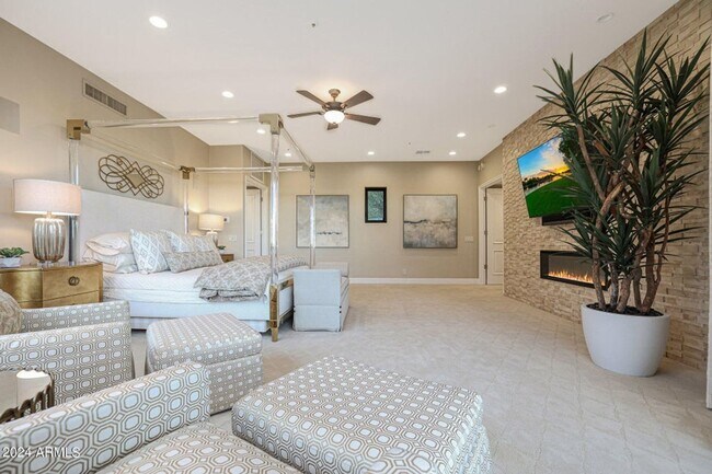 Building Photo - Beautiful custom home with backyard Oasis!