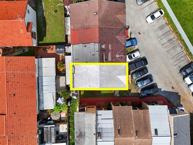 Building Photo - 2306 W 53rd St