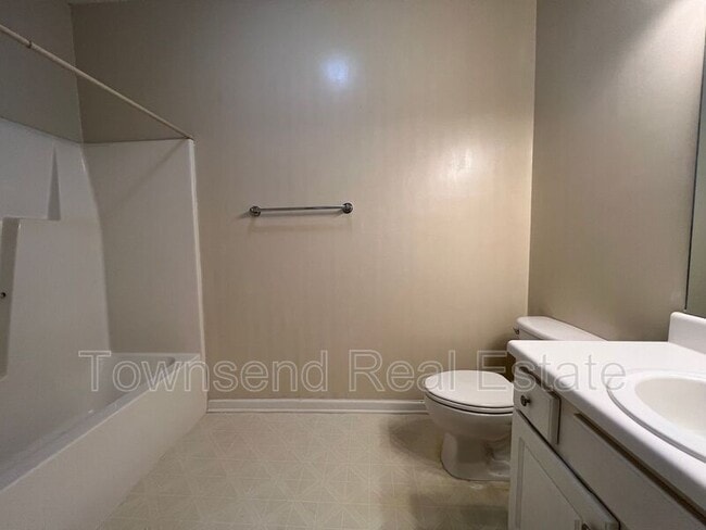 Building Photo - 824 Sage Creek Ln