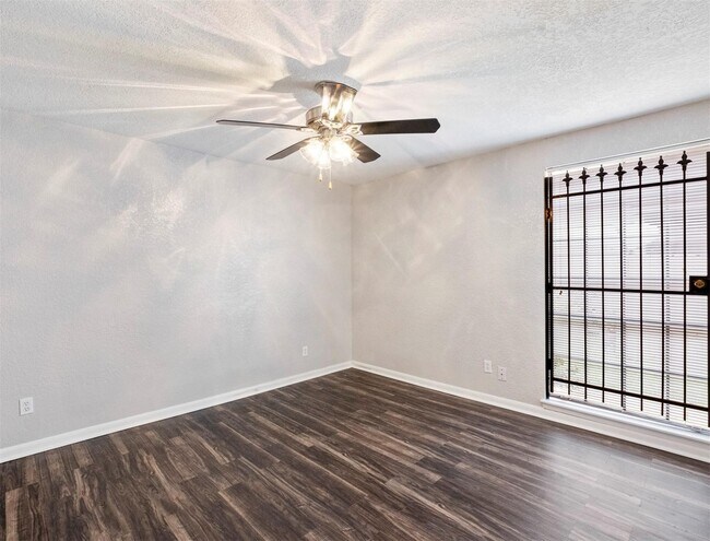 Building Photo - 12500 Sandpiper Dr