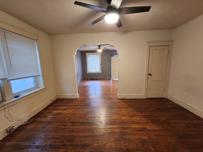 Building Photo - 8687-8689-8689 Oriole Ave