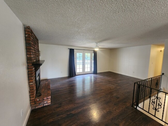 Building Photo - Very Large 3BR, 3BTH Near Black Bay Park in Post Falls