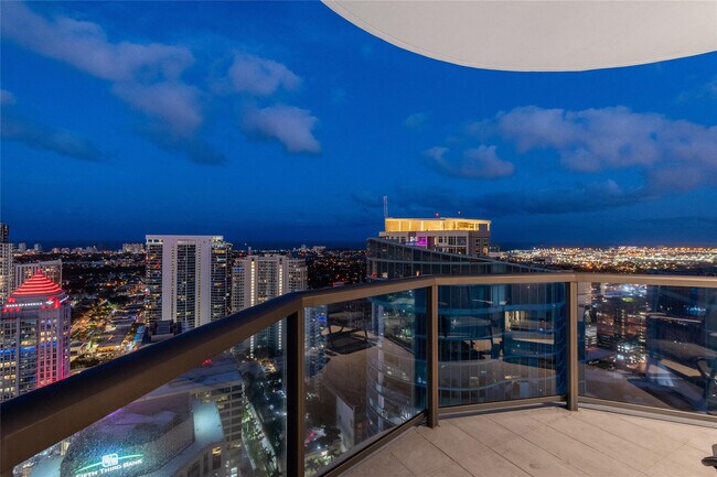 Building Photo - 100 E Las Olas Blvd