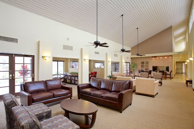 Building Photo - 8537 Villa La Jolla Dr