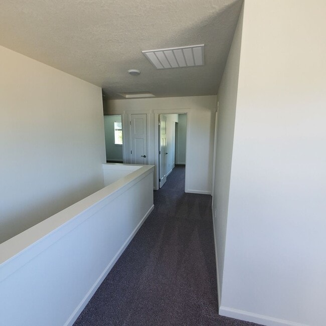 Building Photo - Dog Friendly 3bed : 2.5 bath home w/ Garage