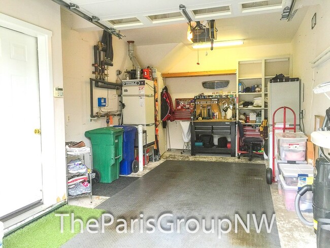 Building Photo - Gorgeous Renton Highlands Condo * Attached...