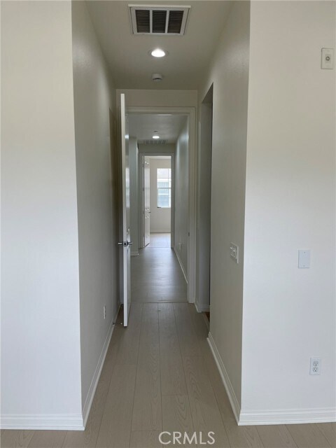 Building Photo - 810 The Promenade