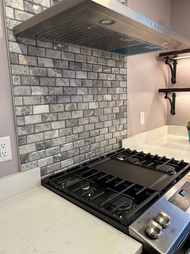 Building Photo - Brick Ranch for Rent in Mayfield HTS walking distance to Golden Gate Plaza