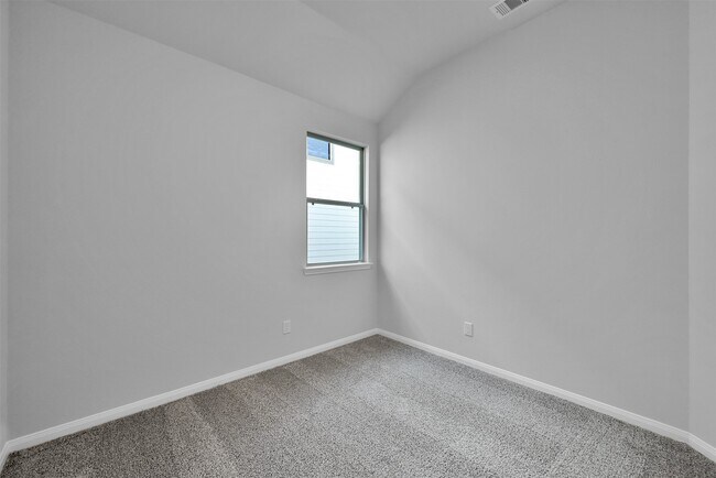 Building Photo - 17620 Cedar Crst Dr