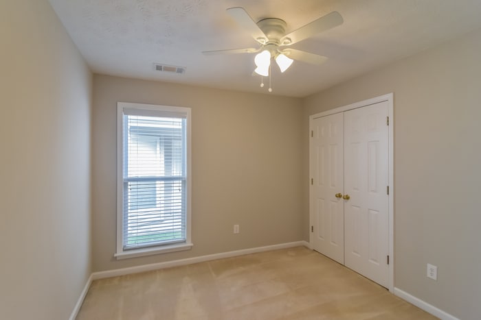 Building Photo - 4669 Young Pointe Manor