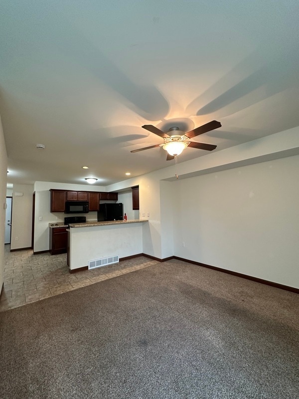 Building Photo - 1121 Prairie Rose Dr SW