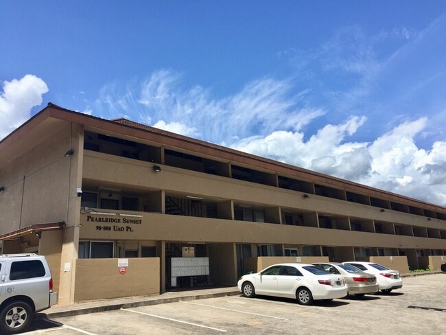 Building Photo - Pearlridge Sunset: 3 Bedroom, 1 Bath Condo...