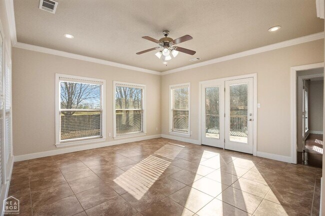 Building Photo - 4801 Lochmoor Cir