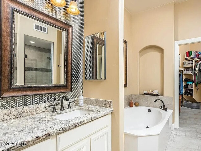 Building Photo - 8331 E Cactus Wren Rd