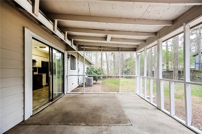 Building Photo - 8990 Sterling Ridge Ln
