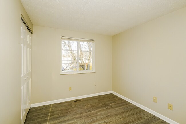Building Photo - 735 Shady Creek Dr