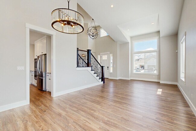 Building Photo - High-End Spacious 4 Bedroom Home in Desirable Highland with Private Backyard and Finished Basement