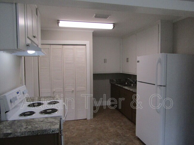 Building Photo - 4750 Pelt St