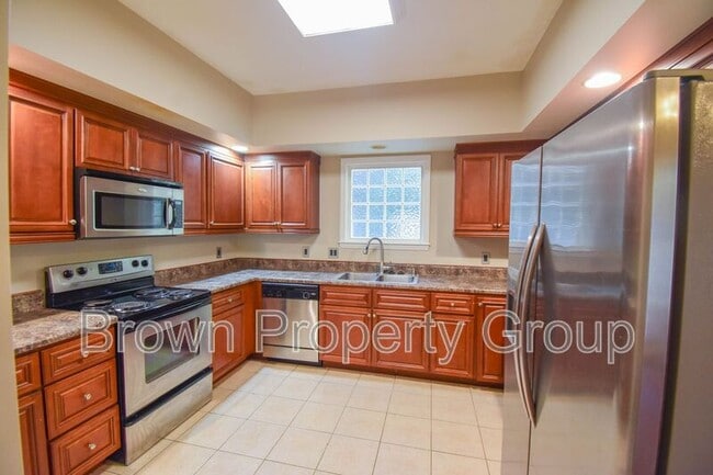 Building Photo - 3270 Argyll Dr