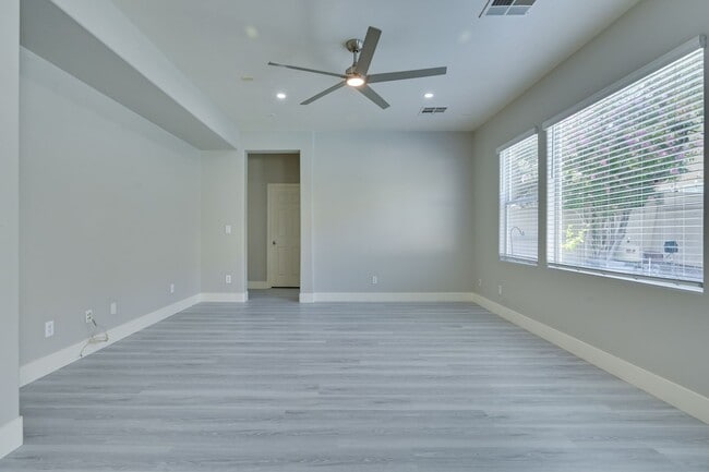 Building Photo - NW!!! 4 bedrooms!!! Pool and Spa!!! All ti...