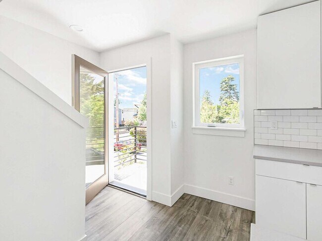 Building Photo - 3654 SE 67th Ave