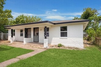 Building Photo - 5111 Clover St