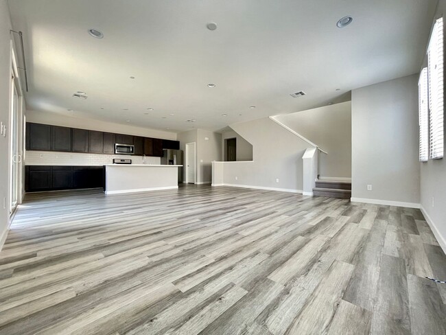 Building Photo - This spectacular 3-bed condo located acros...
