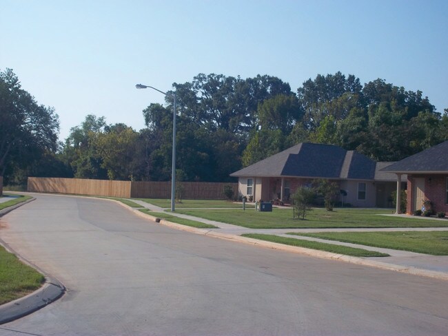 Building Photo - Hideaway Crossing