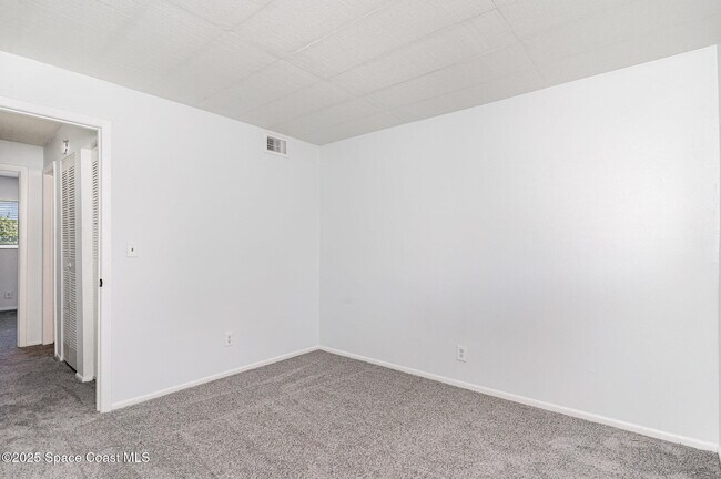 Building Photo - 204 Seminole Ave W