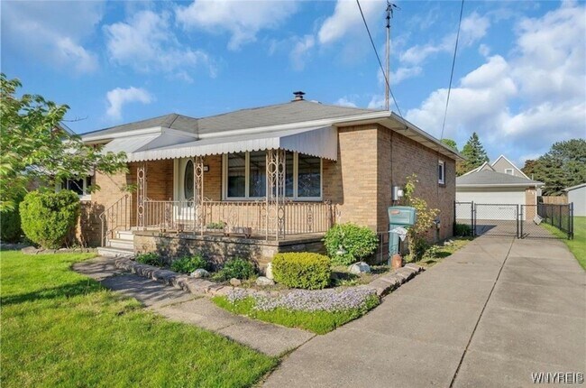 Primary Photo - 85 Warsaw St