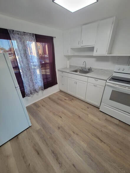 Building Photo - 513 W 7th Ave