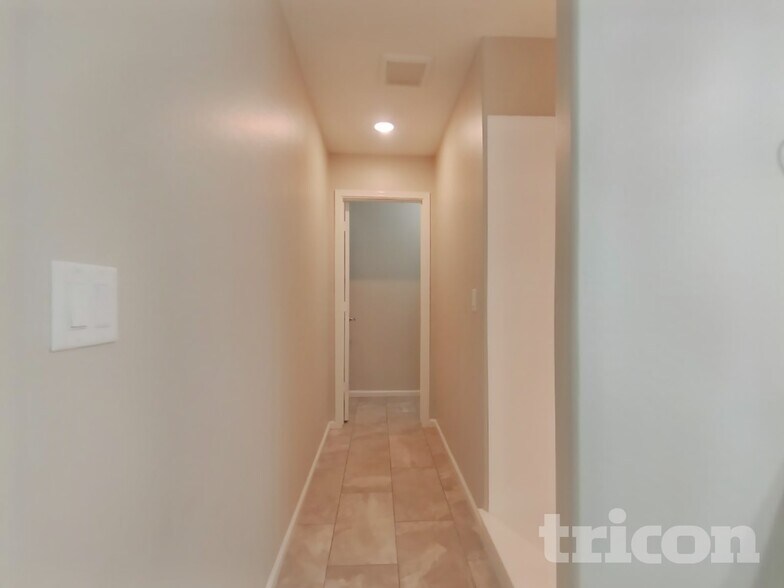 Building Photo - 12570 W Mazatzal Dr