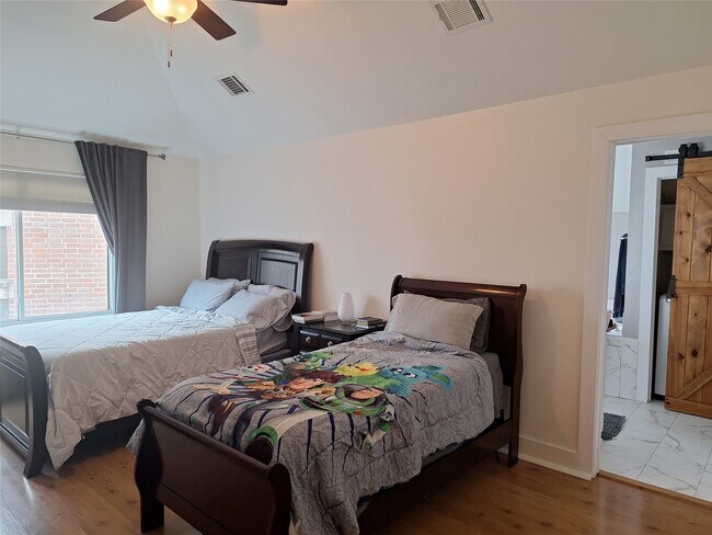 Building Photo - 5207 Cornish St