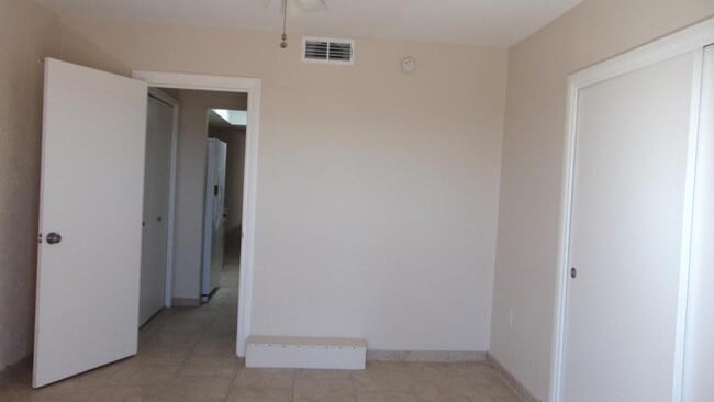 Building Photo - 428 N Calle Del Diablo