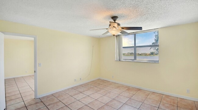 Building Photo - 470 Executive Center Dr