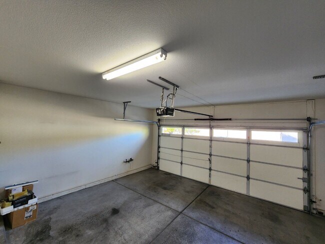 Building Photo - Charming Single-Story Pulte Home in a corn...