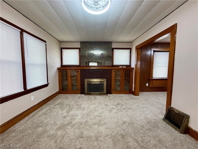 Building Photo - 835 Inman St