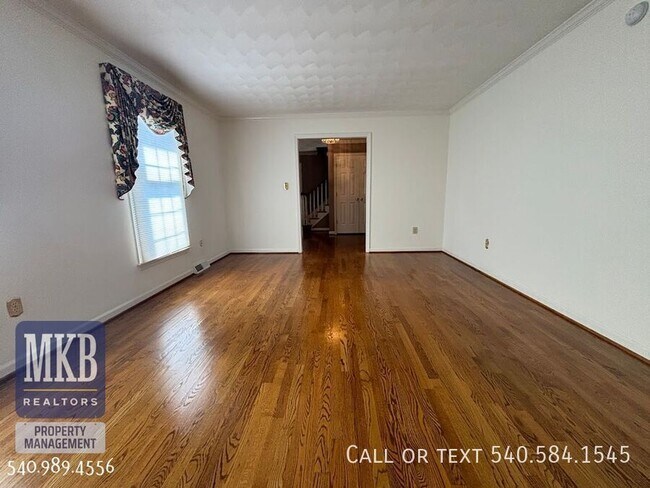 Building Photo - 5175 Lakeland Dr