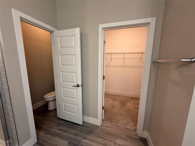 Building Photo - 9800 Little Bluestem Dr